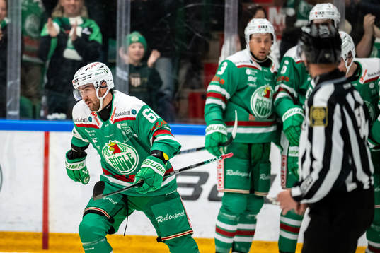 Rögles Ludvig Larsson jublar efter1-0