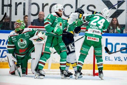 HV71s Fredrik Forsberg och Rögles Michael Kapla och Marco