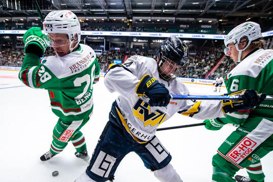 Rögles Anton Bengtsson  och HV71s Oscar Fisker Molgaard