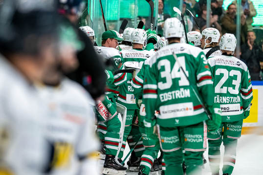 Rögles spelarna jublar