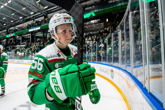 Rögles Adam Engström jublar