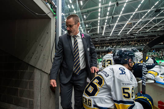 HV71s tränare Tommy Samuelsson deppar