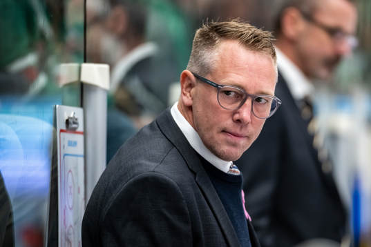 HV71s assisterande tränare Johan Åkerman