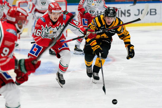 Frölundas Liam Dower Nilsson och Skellefteås Rickard Hugg