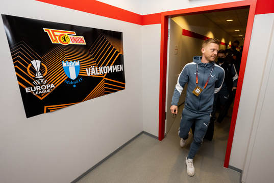 Anders Christiansen of Malmö FF arrives to the stadium