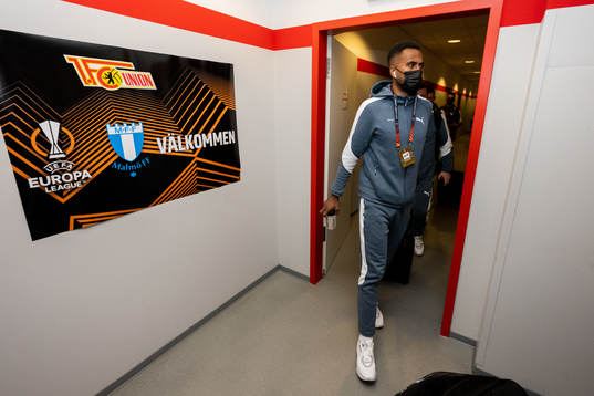 Isaac Kiese Thelin of Malmö FF arrives to the stadium