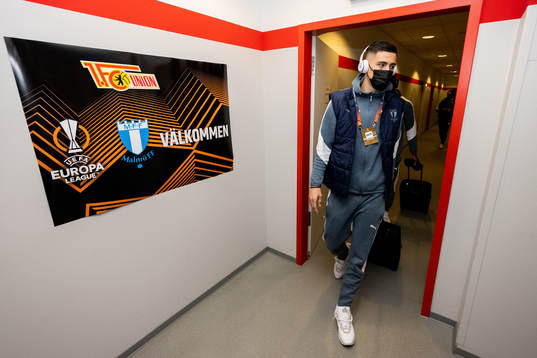 Dennis Hadzikadunic of Malmö FF arrives to the stadium