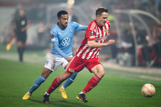 Martin Olsson of Malmö FF and Paul Jaeckel of Union Berlin