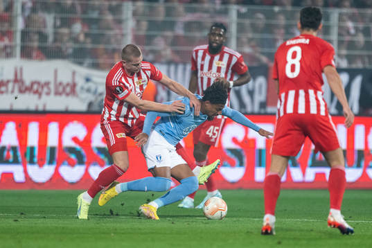 Julian Ryerson of Union Berlin and Joseph Ceesay of Malmö