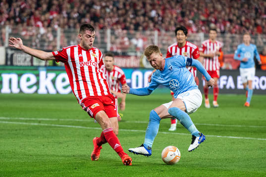 Robin Knoche of Union Berlin and Anders Christiansen of