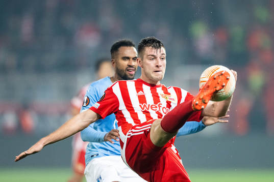 Isaac Kiese Thelin of Malmö FF and Robin Knoche of Union