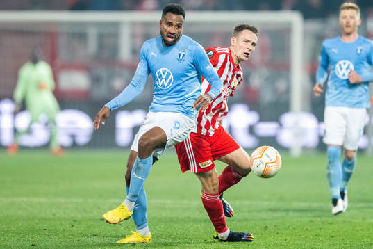 Isaac Kiese Thelin of Malmö FF and Paul Jaeckel of Union