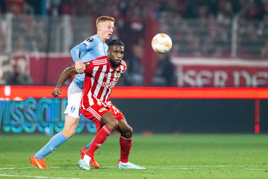 Hugo Larsson of Malmö FF and Jordan Siebatcheu of Union