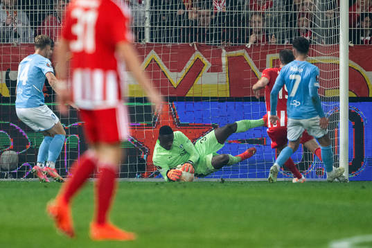 Goalkeeper Ismael Diawara of Malmö FF