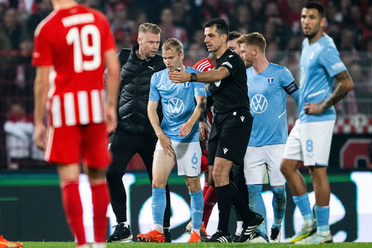 Oscar Lewicki of Malmö FF in pain