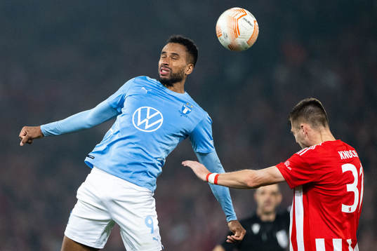 Isaac Kiese Thelin of Malmö FF and Robin Knoche of Union