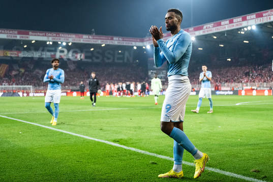 Isaac Kiese Thelin of Malmö FF looks dejected