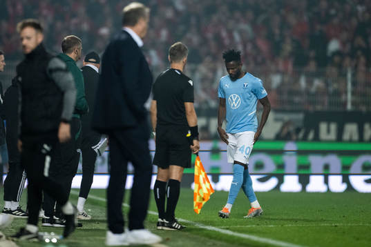 Emmanuel Lomotey of Malmö FF is sent off