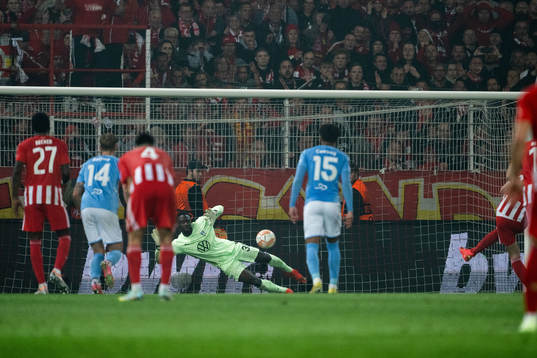 Goalkeeper Ismael Diawara of Malmö FF concedes 1-0