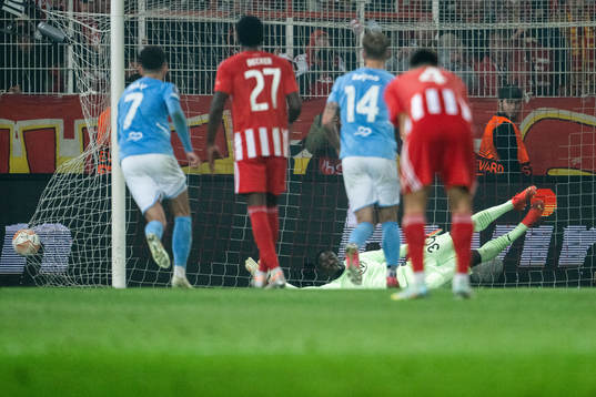 Goalkeeper Ismael Diawara of Malmö FF concedes 1-0