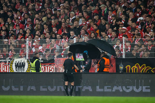 Referee Aleksandar Stavrev