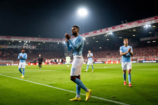 Isaac Kiese Thelin of Malmö FF looks dejected
