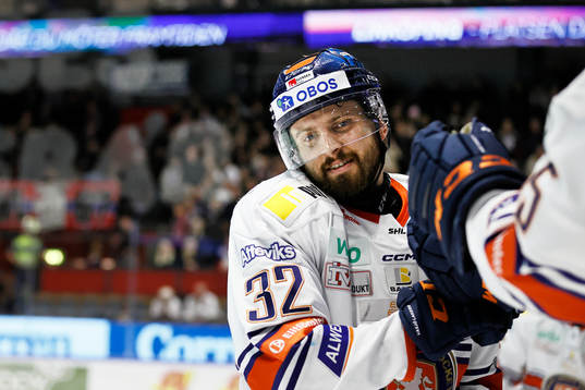 Växjös Lukas Bengtsson jublar