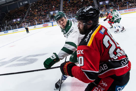Färjestads Victor Ejdsell och Luleås Jack Connolly