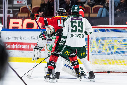 Färjestads målvakt Matthew Tomkins deppar och Luleås Leo