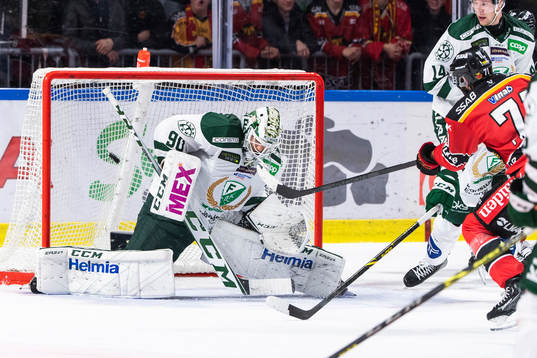 Luleås Linus Fröberg sätter 2-0 bakom Färjestads