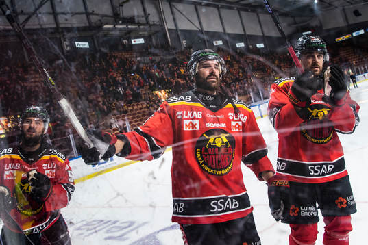 Luleås Linus Fröberg jublar