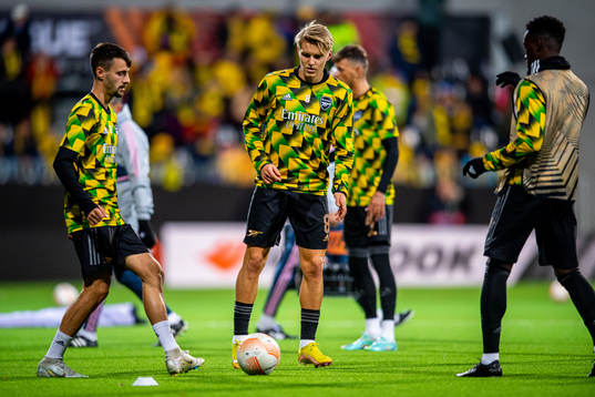 Martin Ødegaard of Arsenal warms up