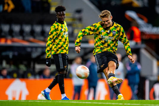 Martin Ødegaard of Arsenal warms up