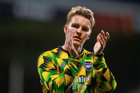 Martin Ødegaard of Arsenal warms up