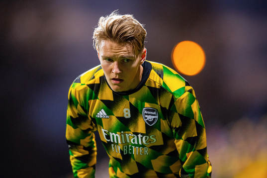 Martin Ødegaard of Arsenal warms up
