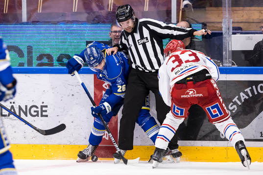 Leksands Patrik Noren och Domare Peter Almerstedt och