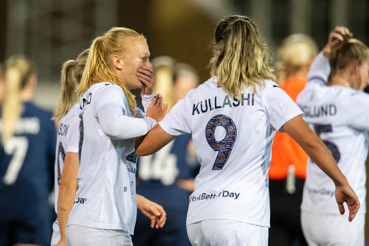 FC Rosengårds Sofie Bruun Bredgaard och Loreta Kullashi