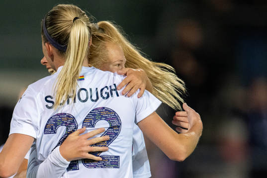 FC Rosengårds Sofie Bruun Bredgaard och Olivia Schough