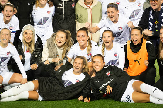 FC Rosengårds spelare jublar
