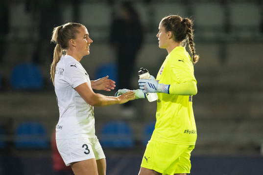 FC Rosengårds Gudrun Arnardottir och målvakt Teagan Micah