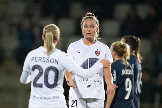 FC Rosengårds Mia Persson och Karin Lundin jublar