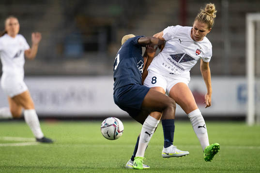 FC Rosengårds Rebecca Knaak och Eskilstuna Uniteds Ngozi