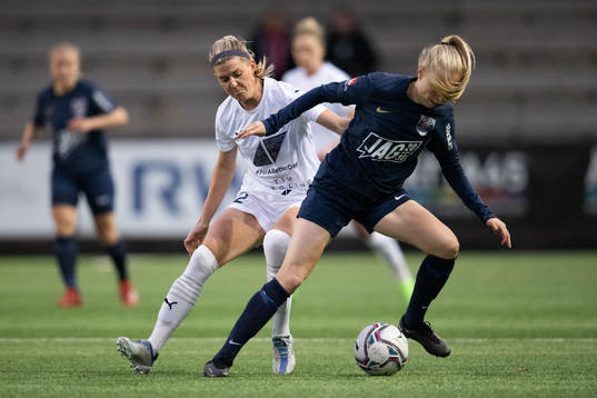 FC Rosengårds Olivia Schough och Eskilstuna Uniteds Emma
