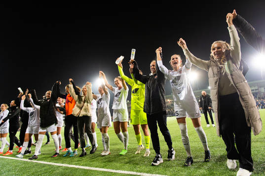 FC Rosengårds spelare jublar