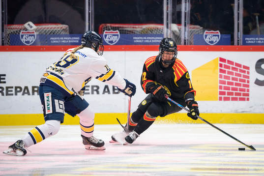 HV71s Mira Markström och Brynäs Mina Waxin