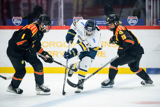 Brynäs Savine Wielenga och Lara Stalder och HV71s Danielle