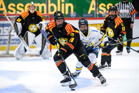 Brynäs Jenny Antonsson och HV71s Kajsa Armborg
