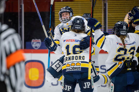 HV71s Danielle Stone jublar