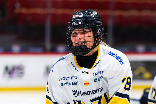HV71s Elin Svensson jublar