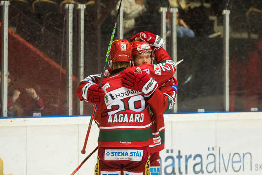 Modos Oscar Pettersson jublar